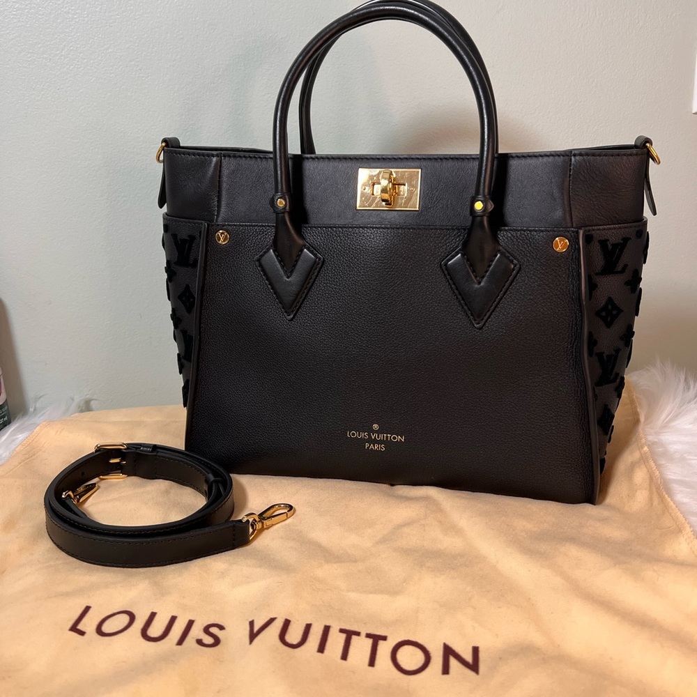 LOUIS VUITTON
Calfskin Monogram Tufting On My Side Black